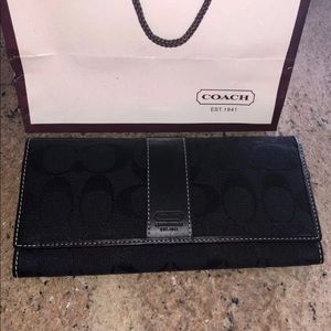 NWT women’s Coach wallet
